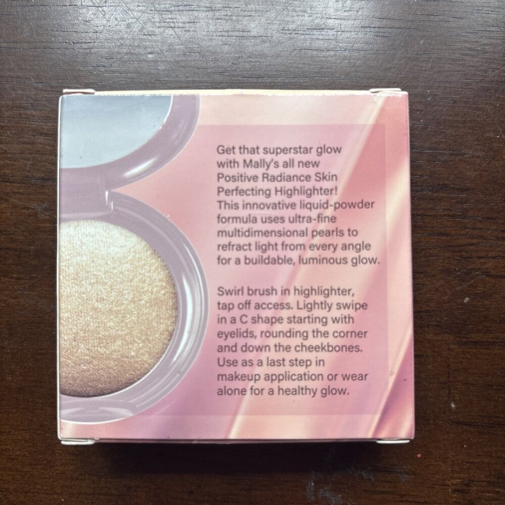 Mally Positive Radiance Skin Perfecting Highlighter, Sparkling Champagne .16 oz. - Picture 2 of 3